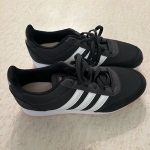 Women’s Adidas V Racer sz 9.5